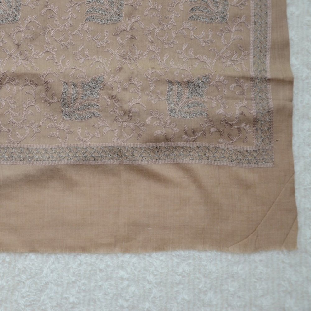 NEW Shawl, Beige, Indian Pashmina Wool, Full Embroidered Flower &Vine, 84x44 - Picture 11 of 12
